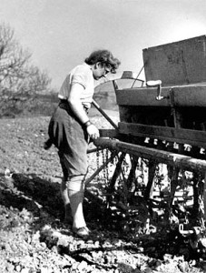 Jean Proctor nee Jean Young worked on farms between 1938 and 1938. Source: Culture24.org.uk