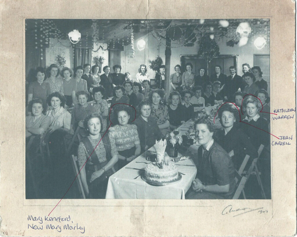 Xmas Party meal Leighton Buzzard WLA hostel Dec 1947