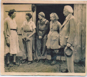 WW2 Land Girl Hilda Hook standing next to David Lloyd George. Source: Hilda's grandson Shaun.