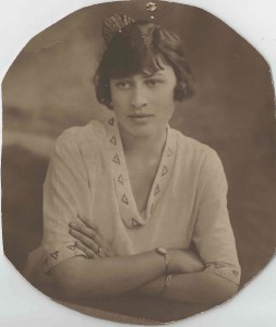 Phyllis Longbottom (nee Drayton) Engagement photo, aged 19 or 20.