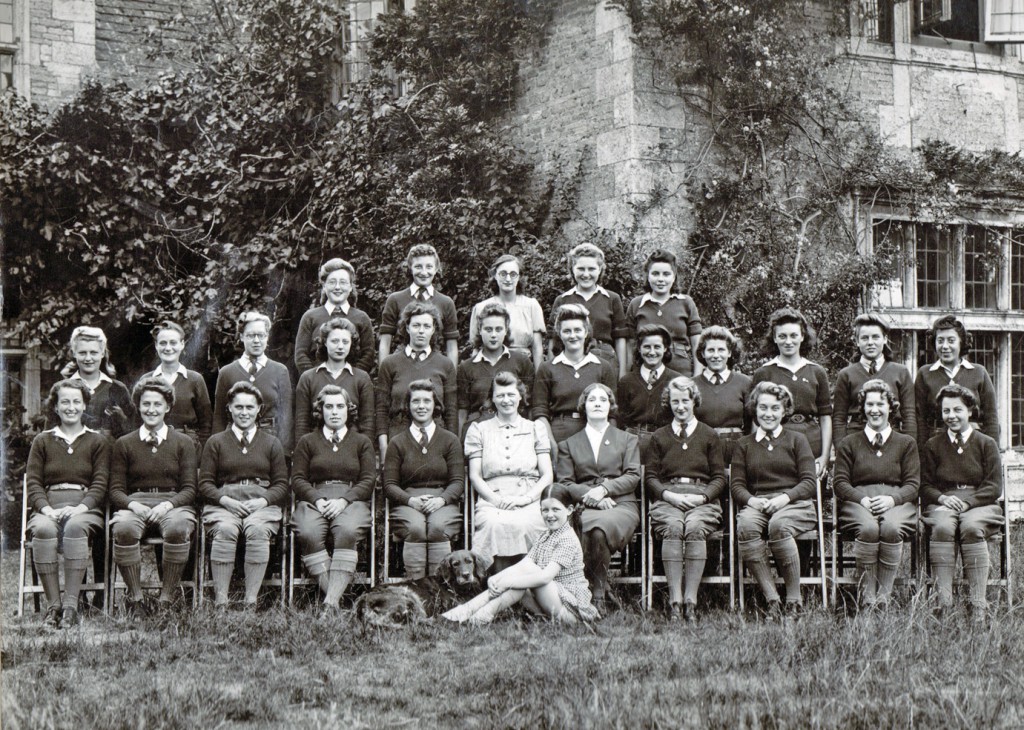 Land Girls at Burton Latimer Hall, 1944 We have some names of local girls on the front row: From left to right: 3rd Edna Clipson (Burton Latimer); 5th Meg Joyce (Kettering); 10th Kathleen Capps, (Burton Latimer).  Source: Burton Latimer Heritage Society