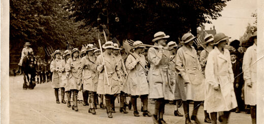 Women farm workers from Crescent School on 27th May 1918 used in the Sunday Pictorial. Daily Mirror Library. Courtesy of Catherine Procter.