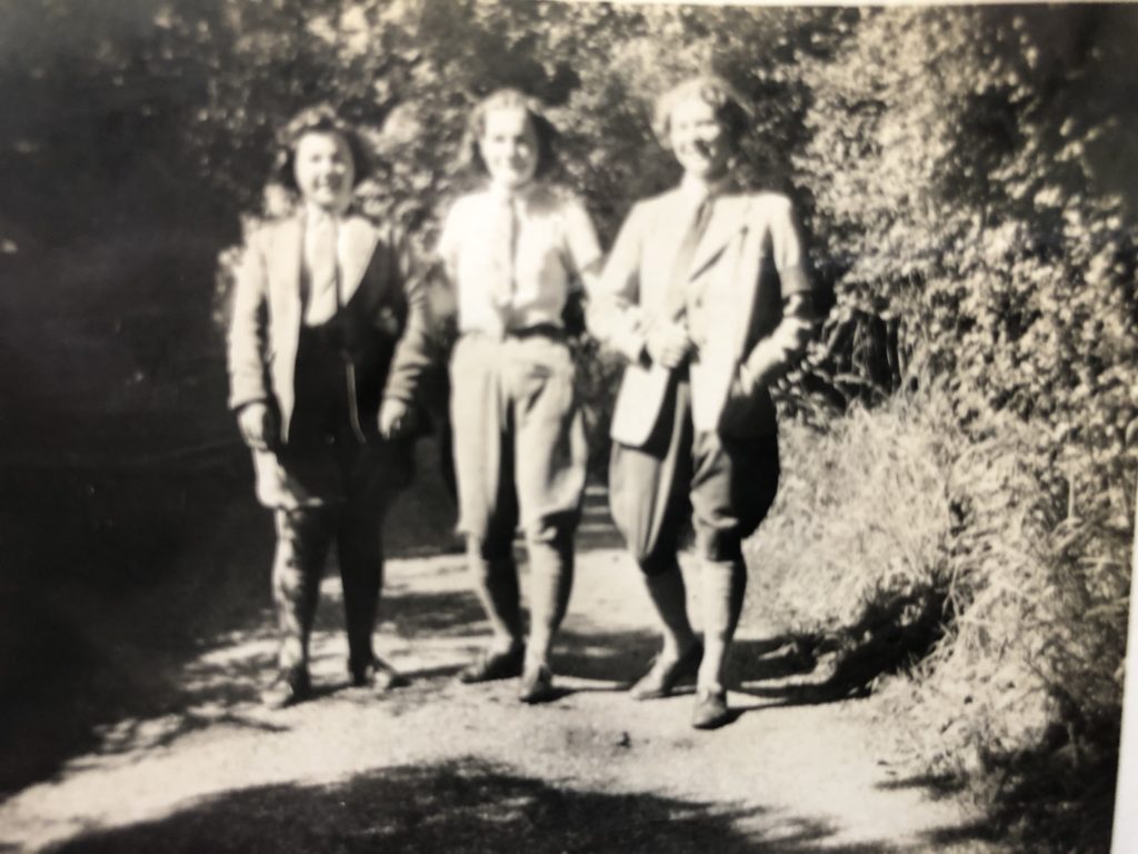 Jean Birtles with Land Girls