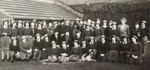 Land-Girls-at-Worlaby