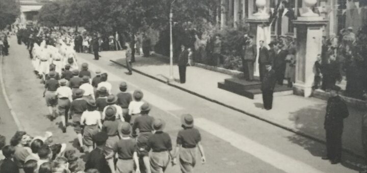 Marching-Land-Girls