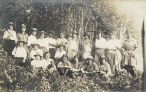 Womens-Forestry-Corps-Group-Photo