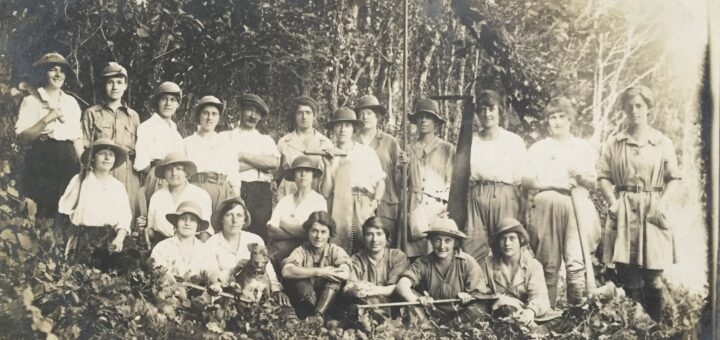 Womens-Forestry-Corps-Group-Photo